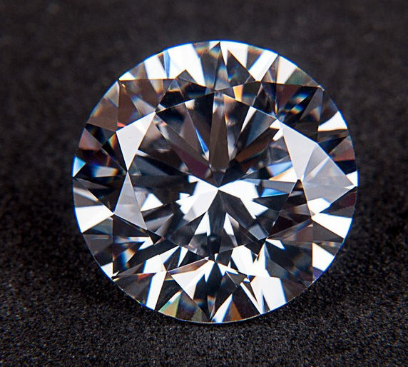 round cut diamond stone